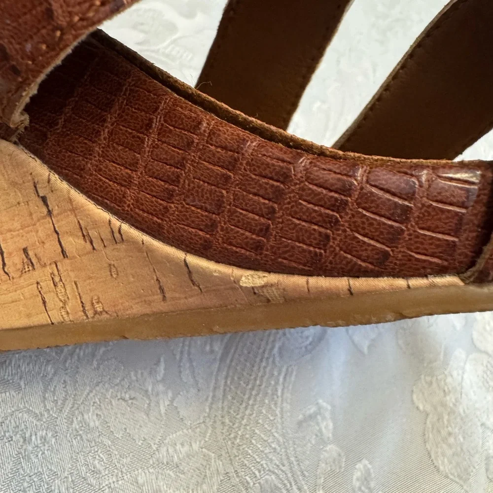 B.O.C. BOC Size 11M Nara Brown Embossed Wedge Sandal Comfort‎ Shoe